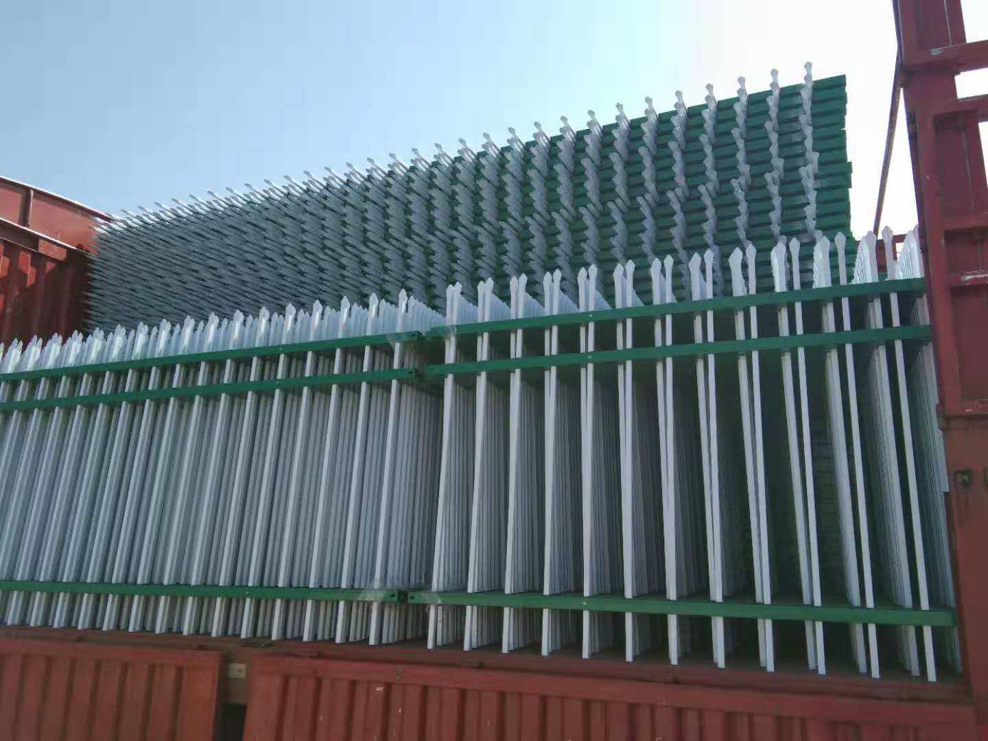 新蔡污水處理廠(chǎng)圍欄到貨白綠色